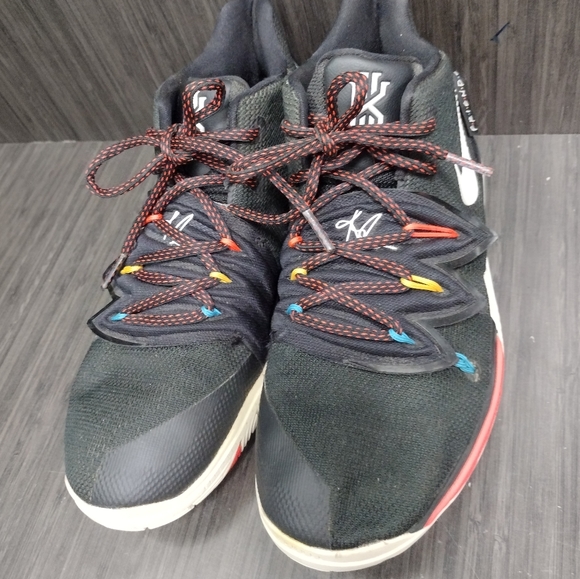 Nike Kyrie Friends Edition Sneakers, Size 7Y - Picture 5 of 9